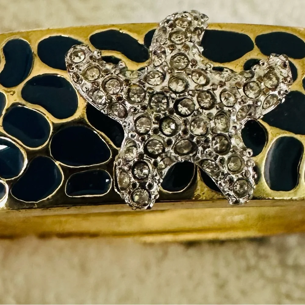 Fornash Rhinestone Starfish Goldtone Hinged Bangle Bracelet Navy Enamel.